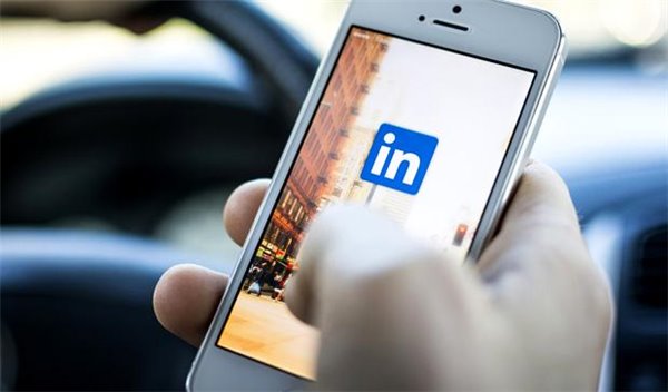微软CFO阿米·胡德：更关注LinkedIn营收增长，而不是盈利